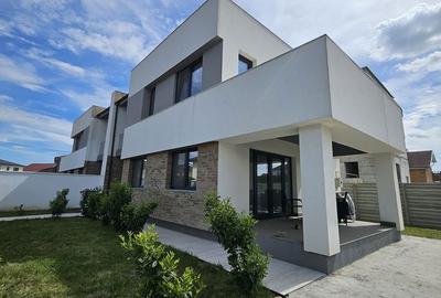 Casă cu 4 camere cu Teren 350 Mp în Central