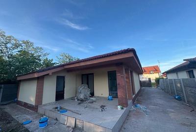Casă cu 3 camere cu Teren 500 Mp în Sânmihaiu Român - 1