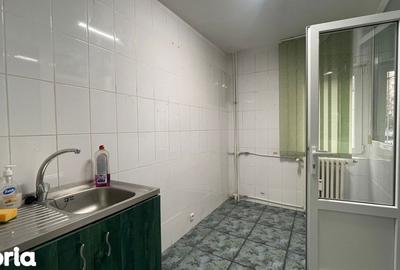 Spațiu comercial, de 64 mp, în Decebal - 8