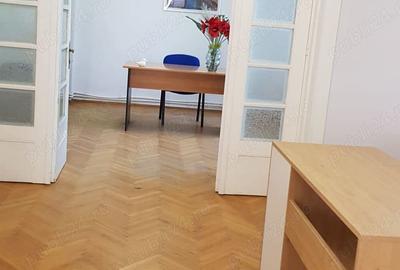 Spațiu comercial, de 110 mp, în Central - 8