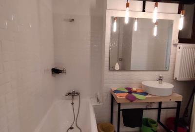 Apartament cu 7 camere decomandat în Cișmigiu