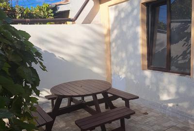 Casă individuală cu 3 camere cu Canalizare în Trocadero - 8