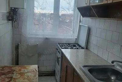 Apartament de inchiriat 2 camere cartier 14 Mai - 4