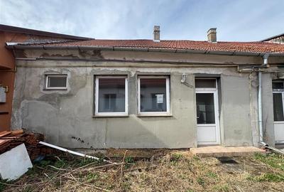 Casă individuală cu 2 camere în Central