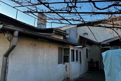 Casă individuală cu 2 camere cu Canalizare în Apărătorii Patriei - 12