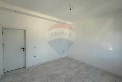 Casa / Vila cu 4 camere strada Verde! - 7