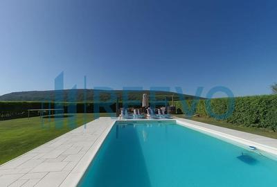 Proprietate Premium cu Doua Case ?i Piscina in Hemeiu?