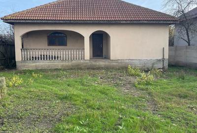 Casă cu 4 camere cu Teren 750 Mp în Nanov