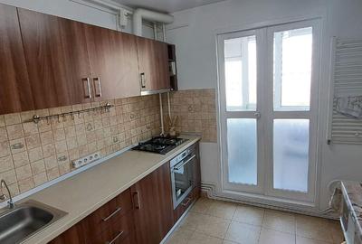 Apartament cu 3 camere decomandat în Tei - 9