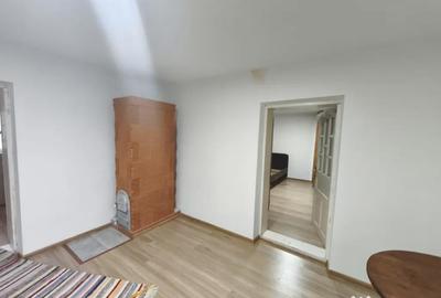 Casă cu 2 camere cu Teren 3000 Mp în Pădureni - 1