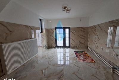 Casă cu 8 camere cu Canalizare în Viticultori - 3