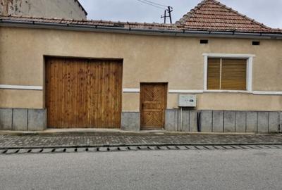 Casă individuală cu 3 camere în Central