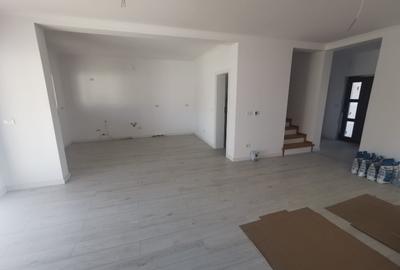 Duplex cu 4 camere în Dumbrăvița