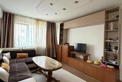 Apartament cu 4 camere semidecomandat, mobilat în Circumvalațiunii - 1