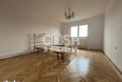 Casă cu 6 camere cu Teren 1100 Mp în Central - 11