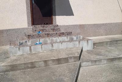Casă cu 4 camere cu Teren 2300 Mp în Năvodari - 4