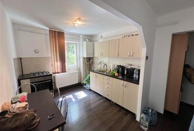 Etaj 1 , 2 camere Sagului -Dambovita centrala proprie - 17