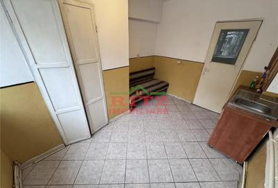 Apartament cu 3 camere semidecomandat în Central - 3