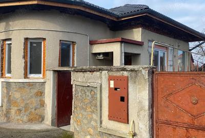 Casă cu 4 camere cu Teren 1000 Mp în Central - 2