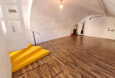 Spatiu comercial 40mp zona 9 Mai - 5