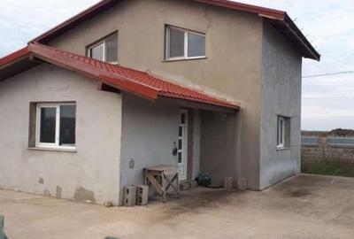 Casă cu Teren 5000 Mp în Central - 2