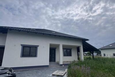 Casă cu 5 camere cu Teren 800 Mp în Horodnic