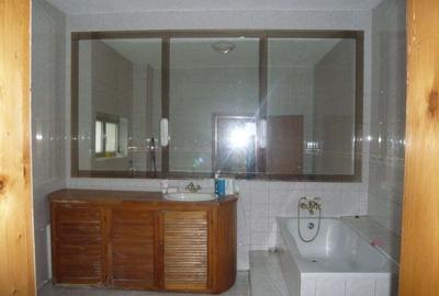 Casă cu 5 camere în Livedea - 2