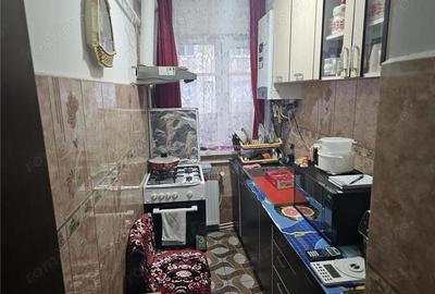 Apartament cu 3 camere nedecomandat în Micro III - 6