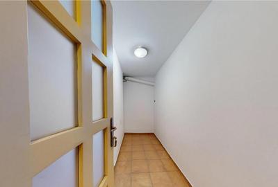 Casă cu 8 camere cu Canalizare în Centrul Civic - 3