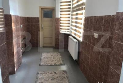 Casă cu 4 camere cu Teren 160 Mp în Schei - 3