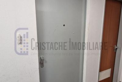 Spatiu comercial la parterul RECOM, P-ța Muncii - 11