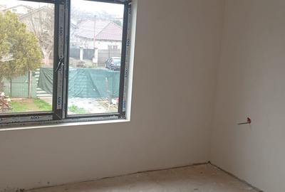 Casă cu 4 camere cu Canalizare în Lumina - 2