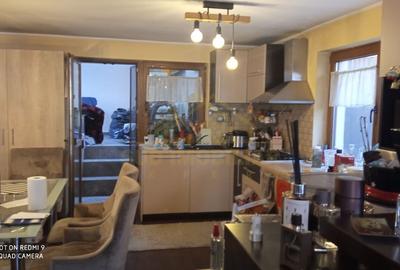 Casă individuală cu 4 camere cu Canalizare în Central