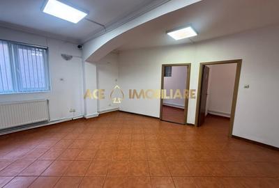 Casă individuală cu 9 camere cu Canalizare în Vitan - 11