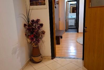 Apartament cu 3 camere semidecomandat în Alexandru Obregia