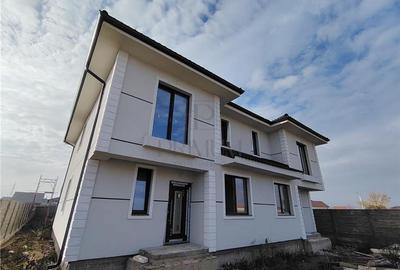 Duplex cu 5 camere cu Canalizare în Moșnița Nouă - 1