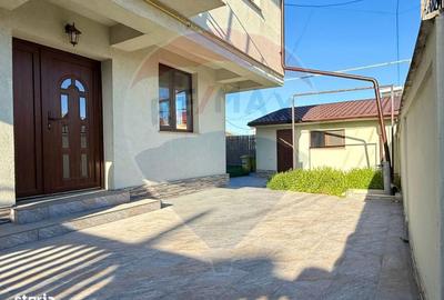 Casă cu 4 camere în Palazu Mare