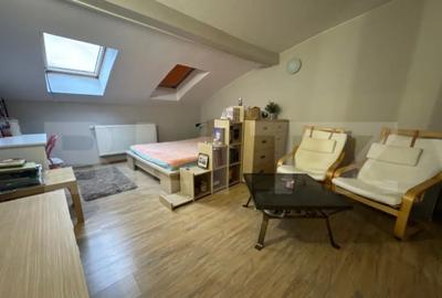 Garsonieră decomandată, mobilată în 7 Noiembrie - 1