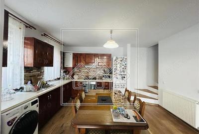 Casa cu 82 mp utili, gradina de 30 mp, Calea Cisnadiei - 6