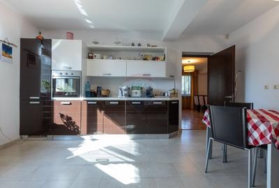 Casă cu 7 camere cu Teren 1617 Mp în Central - 24