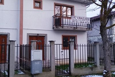 Duplex cu 5 camere cu Canalizare în Beceni - 1