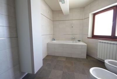 O casa deosebita cu Piscina - 21