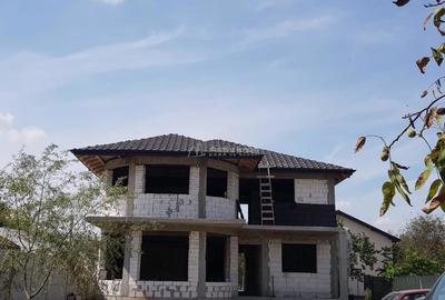 Casă cu 7 camere cu Teren 1000 Mp în Mihăilești
