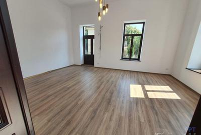 Casă individuală cu 6 camere cu Canalizare în Centru Civic - 7