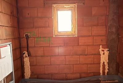 Duplex cu 3 camere cu Canalizare în Albina - 6