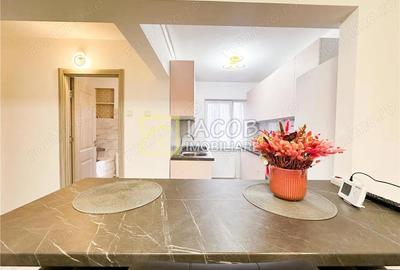 Apartament cu 3 camere semidecomandat în Cornișa - 1