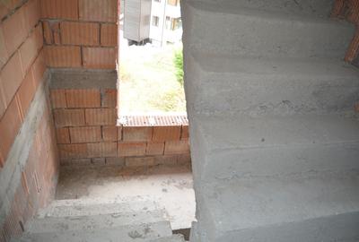 Casă individuală cu 5 camere cu Teren 554 Mp în Central - 8