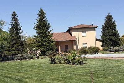 Casă cu 2 camere cu Teren 6500 Mp în Central - 1