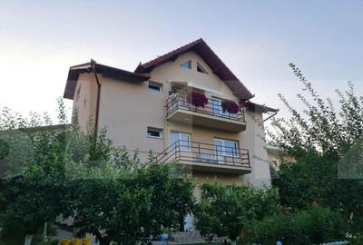 Vila in Faget cu suprafata de 450 mp si teren de 600 mp. - 1