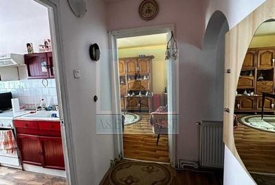 Apartament cu 3 camere decomandat în Tractorul - 5